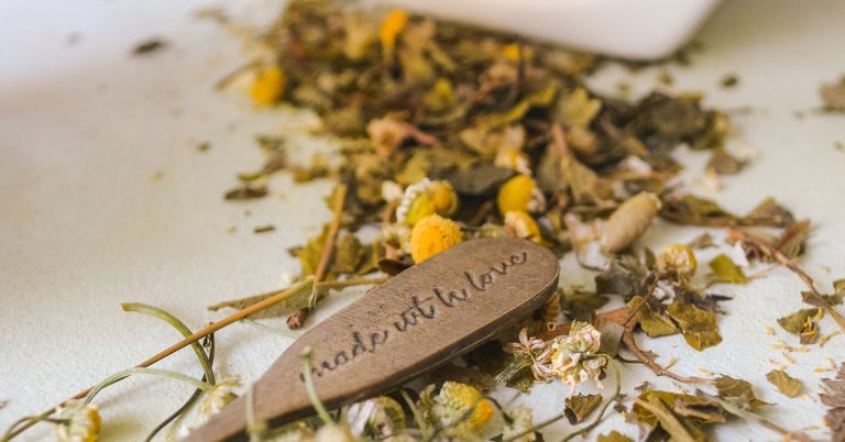 How To Dry Chamomile For Tea & More - Featured image