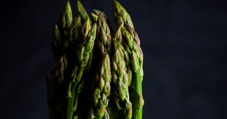12 Gardening Tips For Growing Delicious Asparagus - Featured image