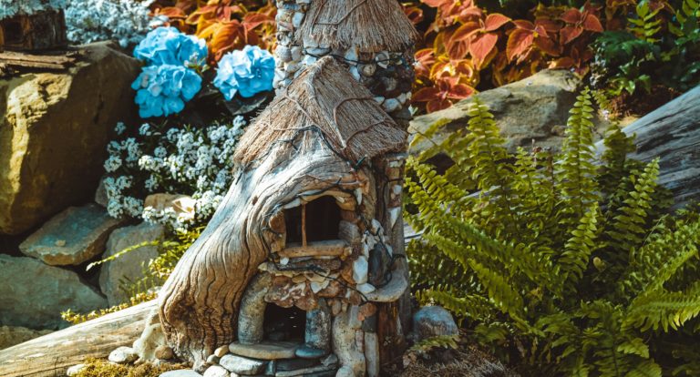 15 Ways To Support Backyard Wildlife All Winter Long - Featured image