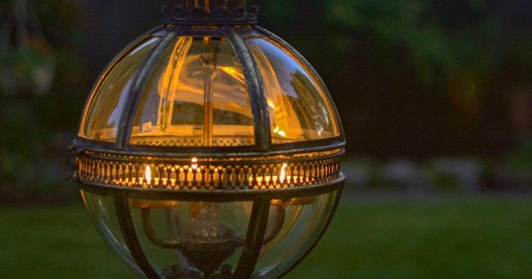 Lighting Your Garden for Cozy Autumn Evenings - Featured image