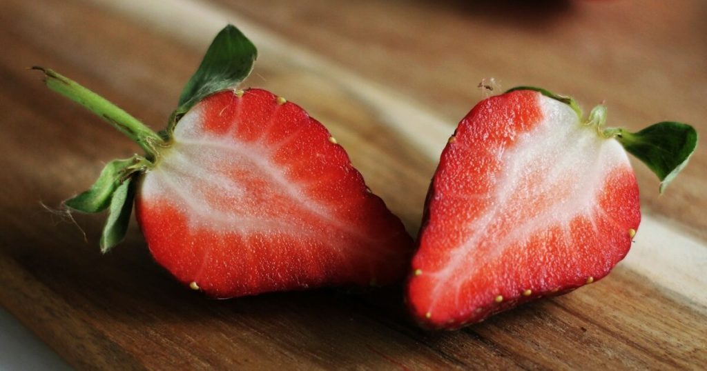 12 Reasons Why You Should Prune Your Berry Bushes - Featured image