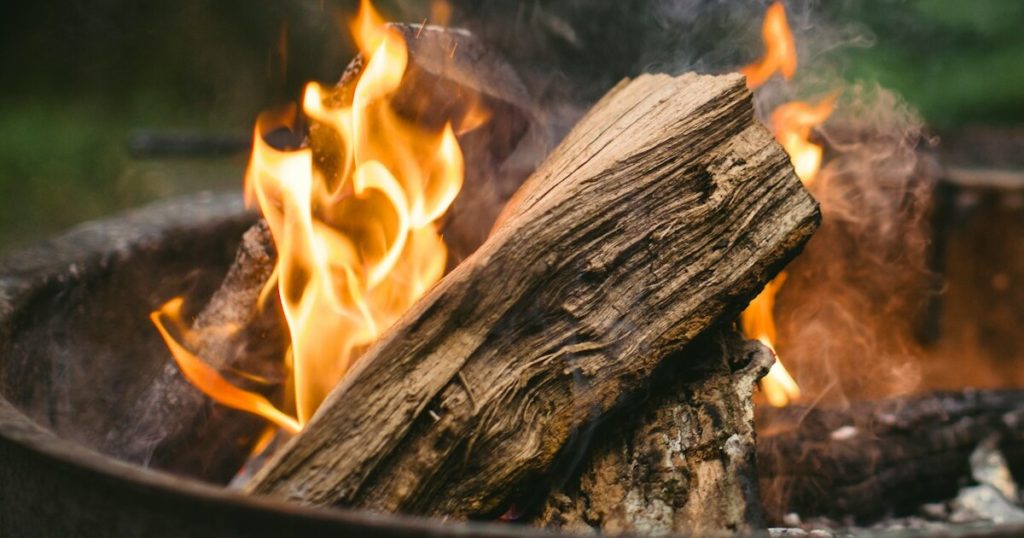 10 Reasons to be Careful Burning Trash and Plant Debris - Featured image