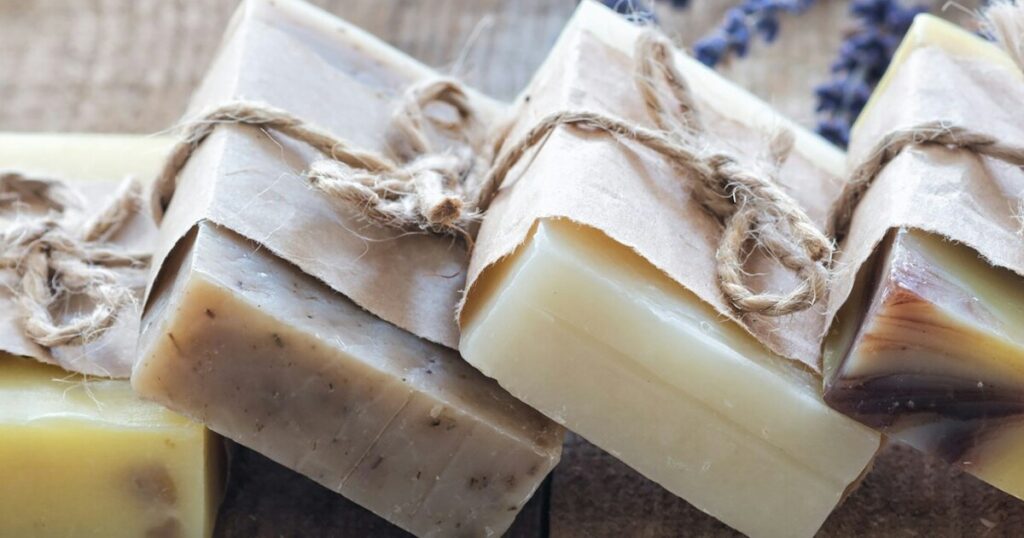 12 Medicinal Flowers That Are Perfect For Making Natural Scented Soap - Featured image