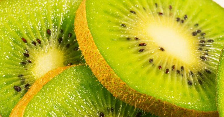 10 Gardening Tips For Growing Delicious Kiwi Fruits - Featured image