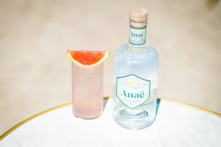 Botanical Cocktail Recipe Blends Garden Herbs for Anti-Inflammatory Support - Featured image