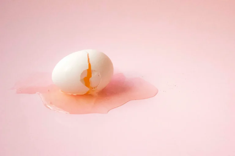 Why Hot Water Makes Egg Stains Permanent — And the Cold-Water Trick That Actually Works - Featured image