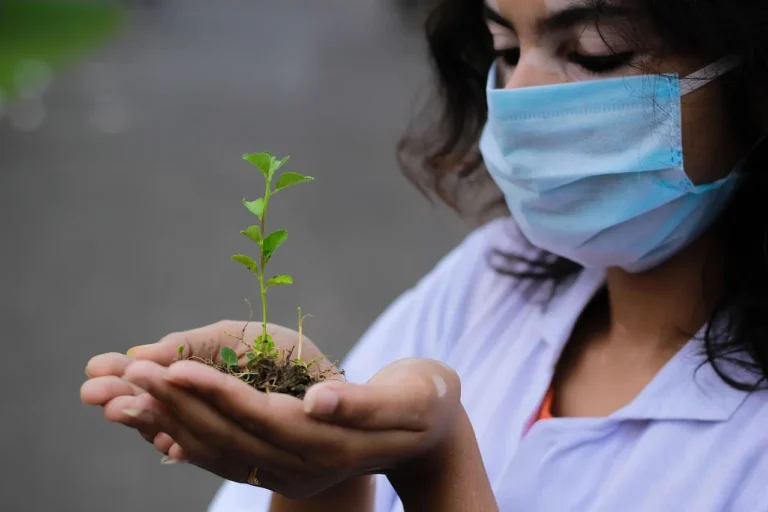 What Your Garden Soil Is Trying to Tell You About Its Nutrient Levels - Featured image