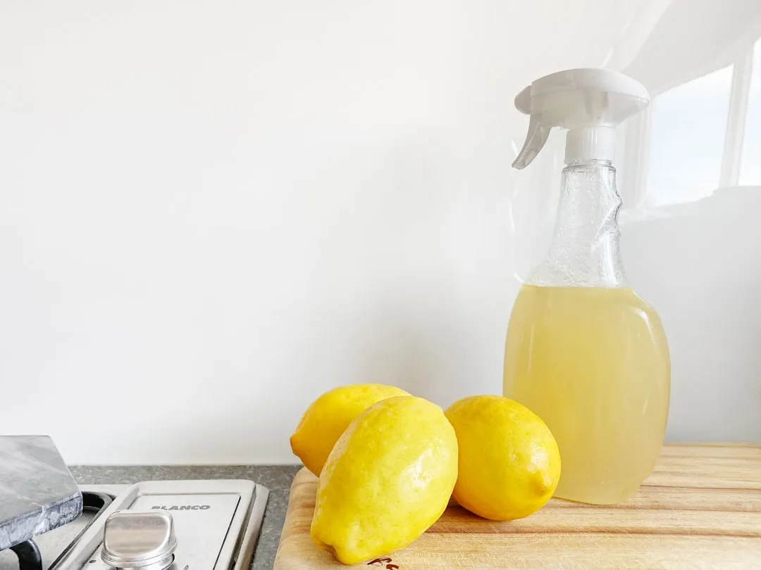 How to Make an All-Purpose House Cleaner Using Only Vinegar and Citrus Peels