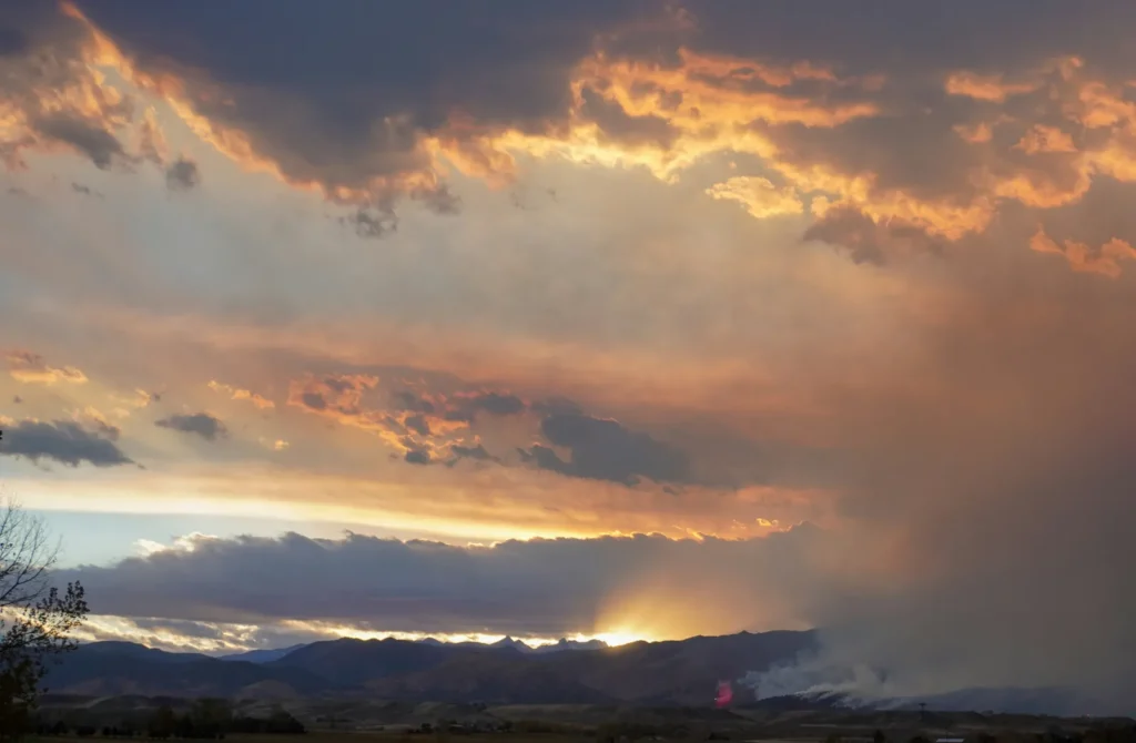 Western Wildfires Cast Haze Over Colorado - Featured image