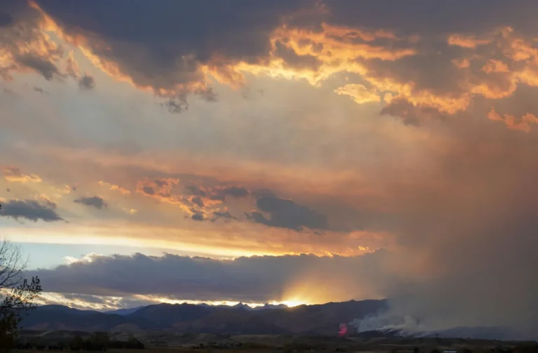 Western Wildfires Cast Haze Over Colorado - Featured image