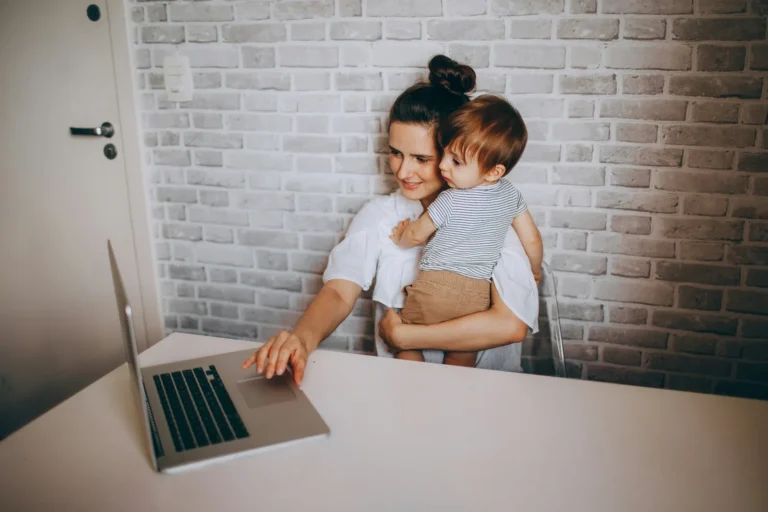 Pew: Most US Families Now Have Two Full-Time Working Parents - Featured image