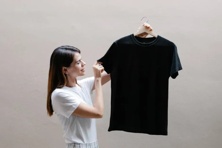 6 Creative Ways to Repurpose Old Cotton T-Shirts Around the House - Featured image