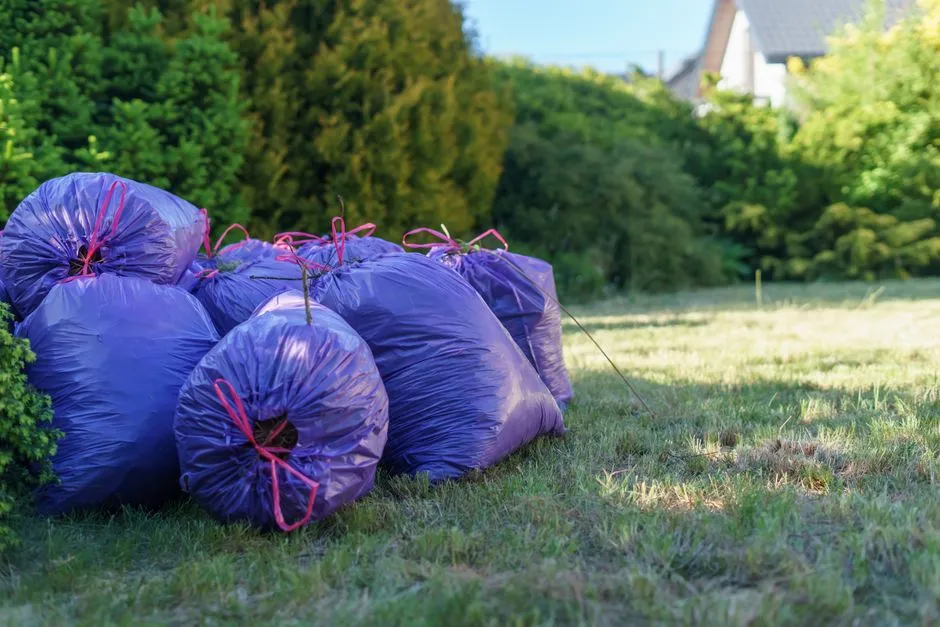 How to Build a Nutrient-Rich Compost Pile Using Only Free Yard Waste - Featured image