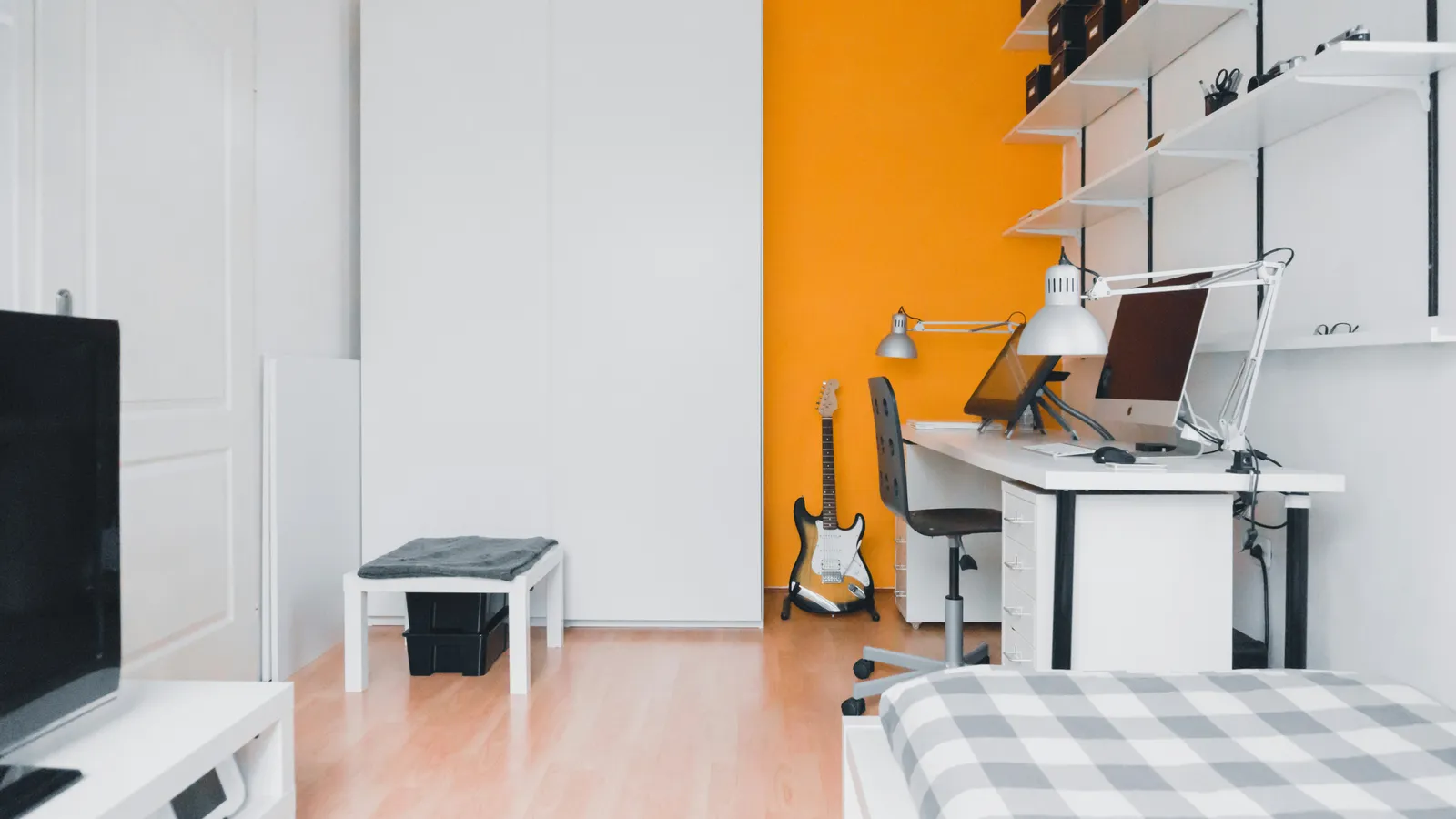 From Dreary Dorm to Designer Haven in One Weekend