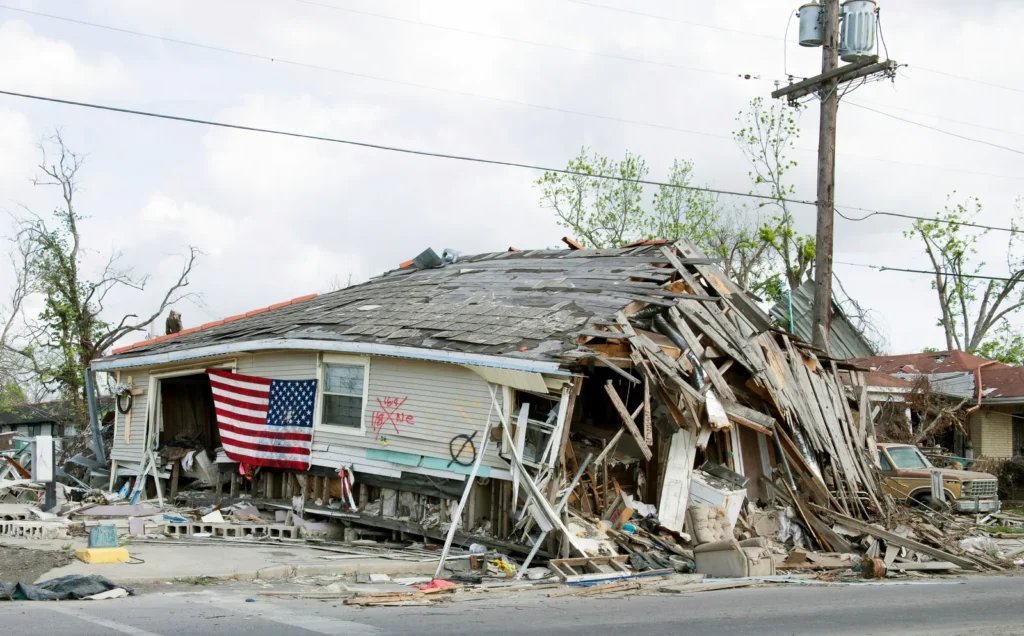 Tornadoes and Fierce Winds Battered Chicago Region, Leaving Over 150,000 Without Power and Gardens in Disarray - Featured image