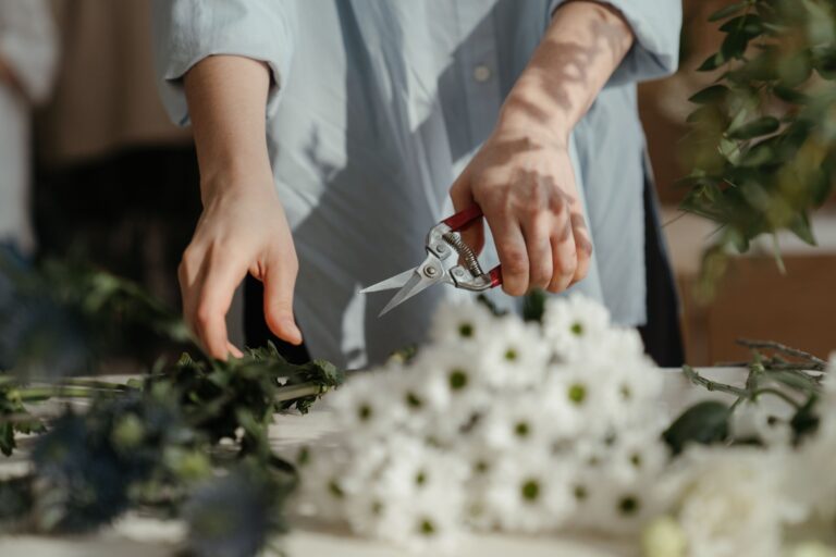 Why Deadheading the Wrong Way Can Stunt Next Year's Blooms - Featured image