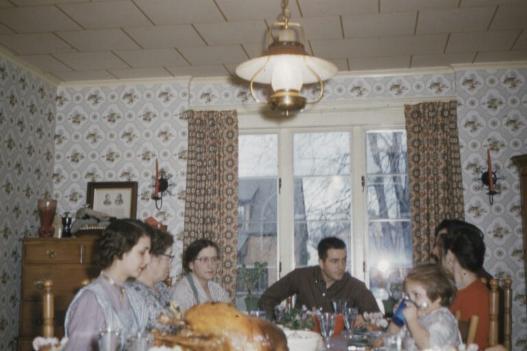 The 1970s Dinner Party Habits That Should Make a Comeback - Featured image