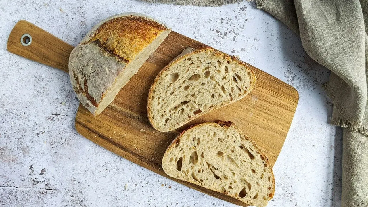 Sourdough Storage: Why the Freezer Outperforms the Fridge for Texture and Safety