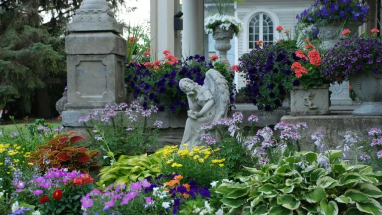 The Personal Touch: Why Thoughtful Ornaments Belong in Every Garden - Featured image