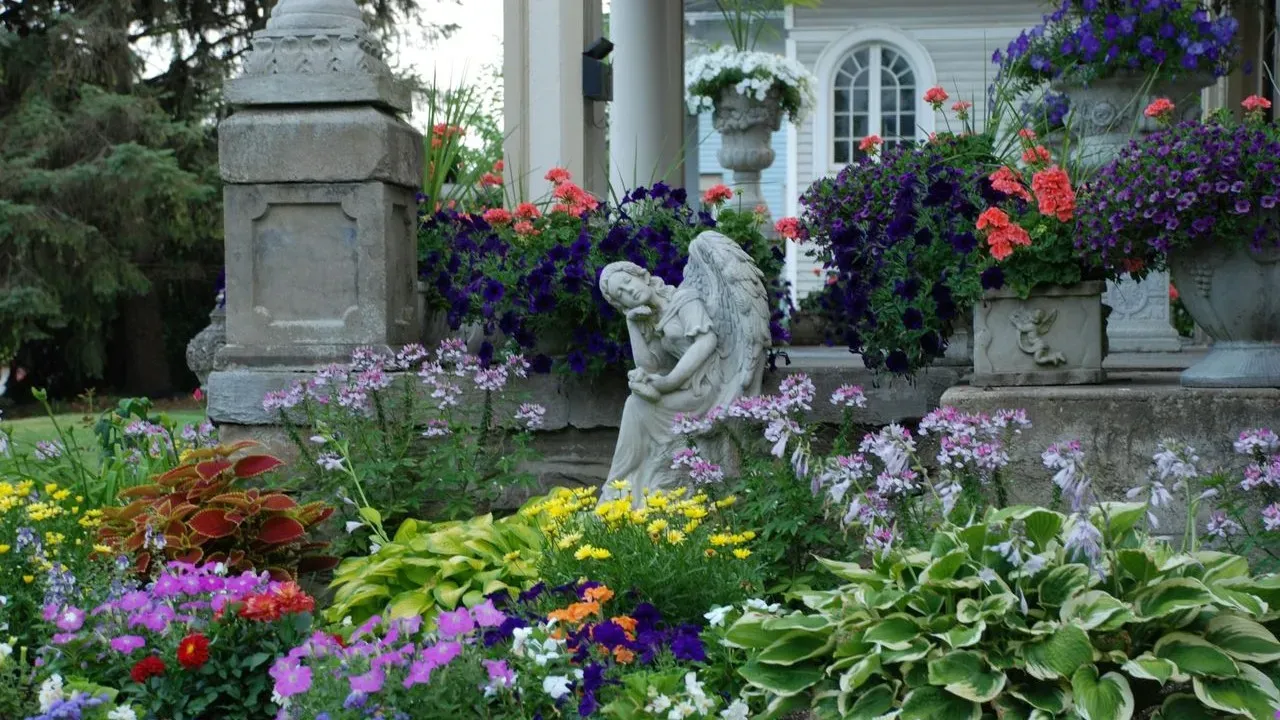 The Personal Touch: Why Thoughtful Ornaments Belong in Every Garden