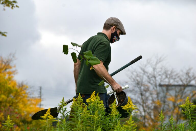 The Only 5 Garden Tools Worth Buying Brand New (Skip the Rest Secondhand) - Featured image