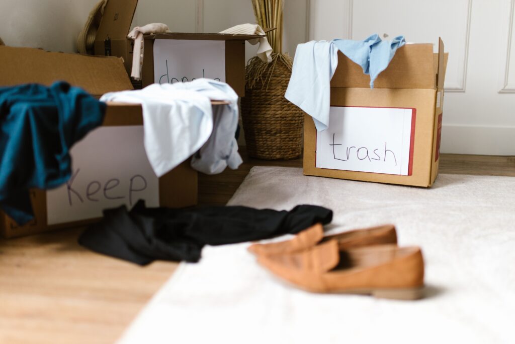 5 Things Professional Organizers Throw Away Immediately - Featured image