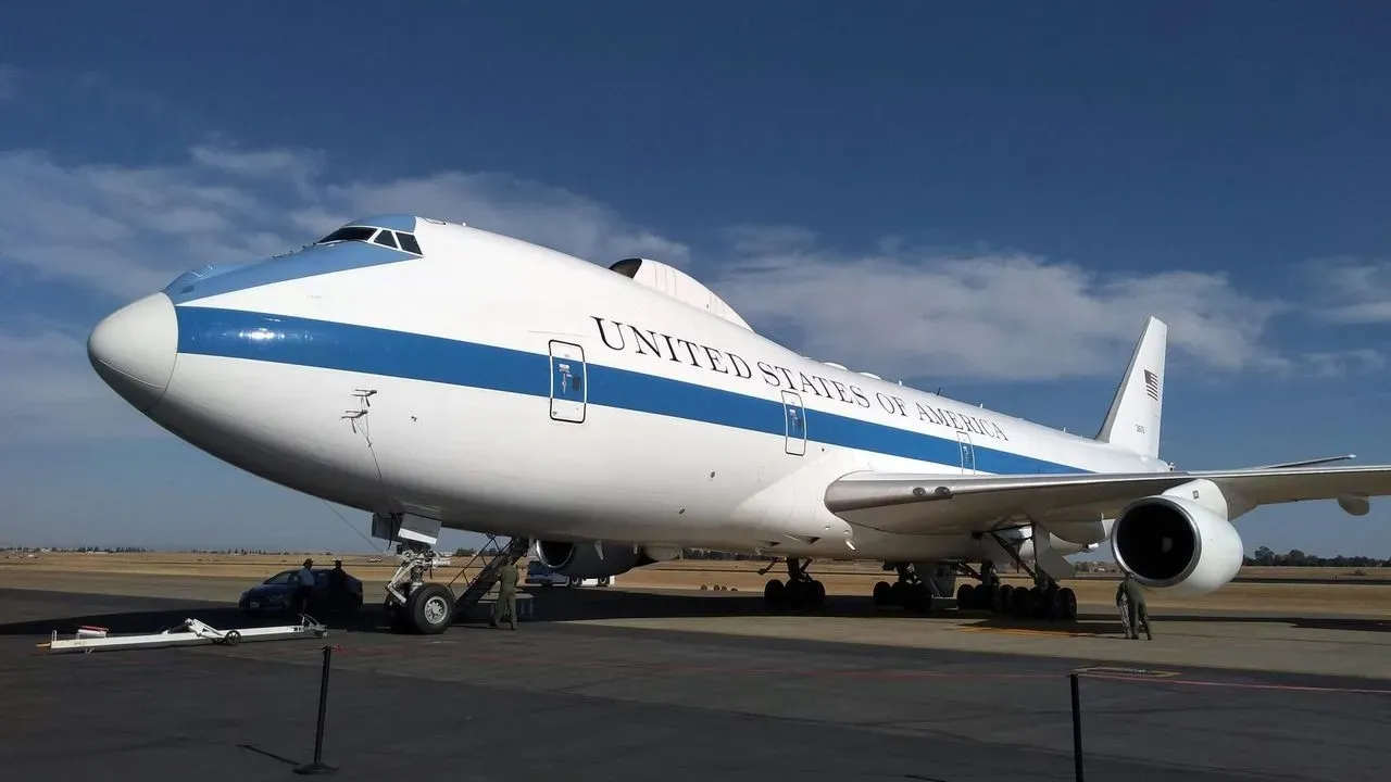 Trump Bypasses New Qatari Jet for Old Air Force One