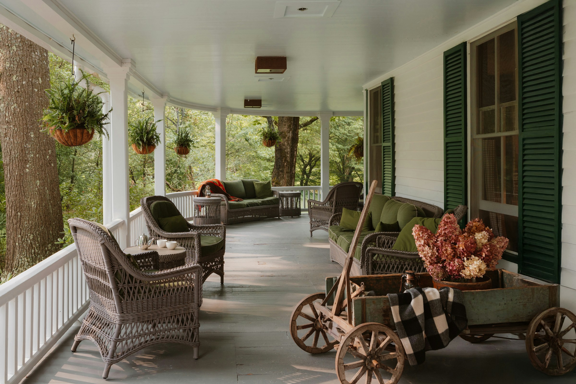 The Old-Fashioned Front Porch Habit Neighborhoods Are Reviving