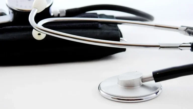 Microplastics Detected in Heart Attack Patients' Blood - Featured image