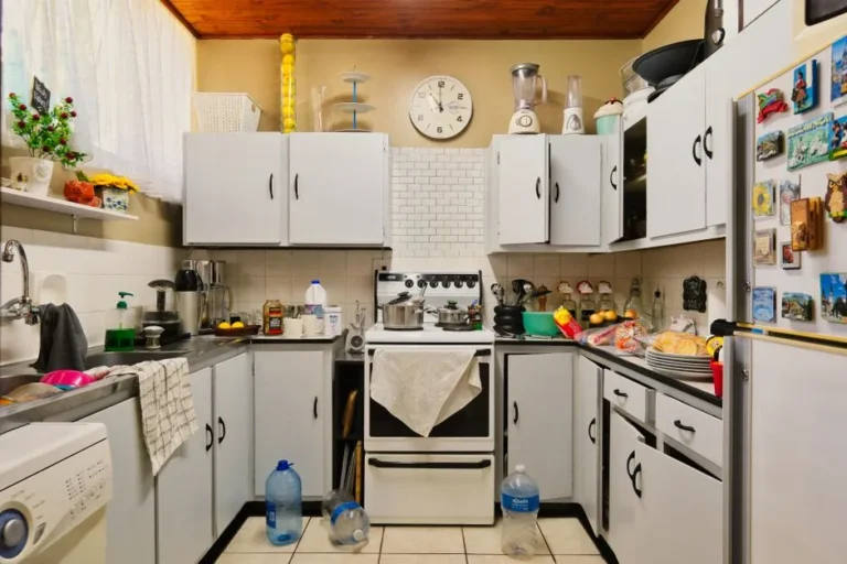 The Simple Shelf Trick That Transforms a Cluttered Pantry - Featured image