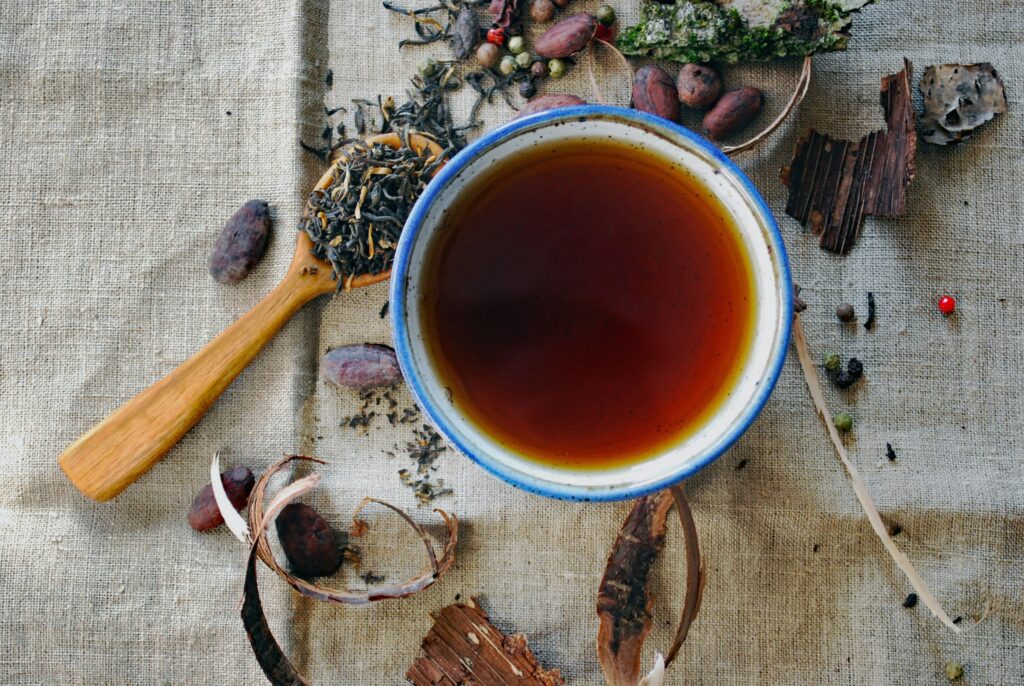 How to Create a Dedicated Tea Garden With Medicinal Backyard Herbs - Featured image