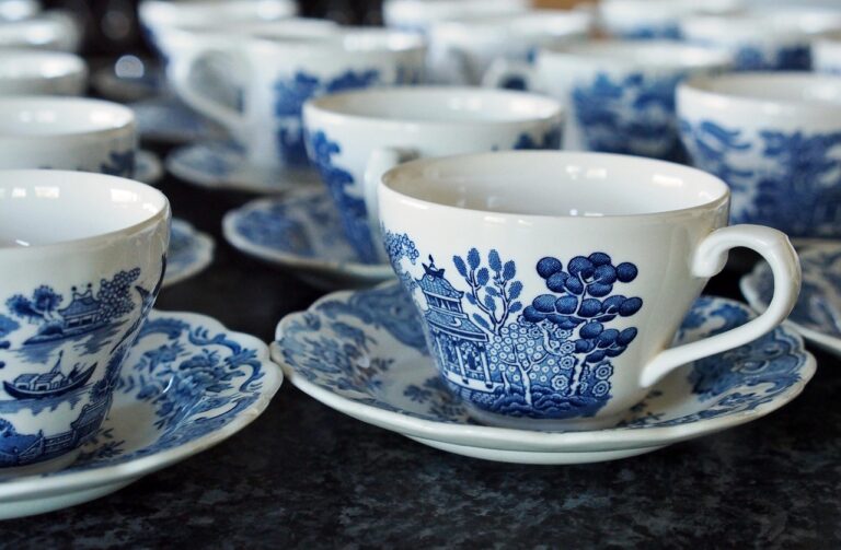5 Vintage Kitchen Items Worth More Than They Cost New - Featured image