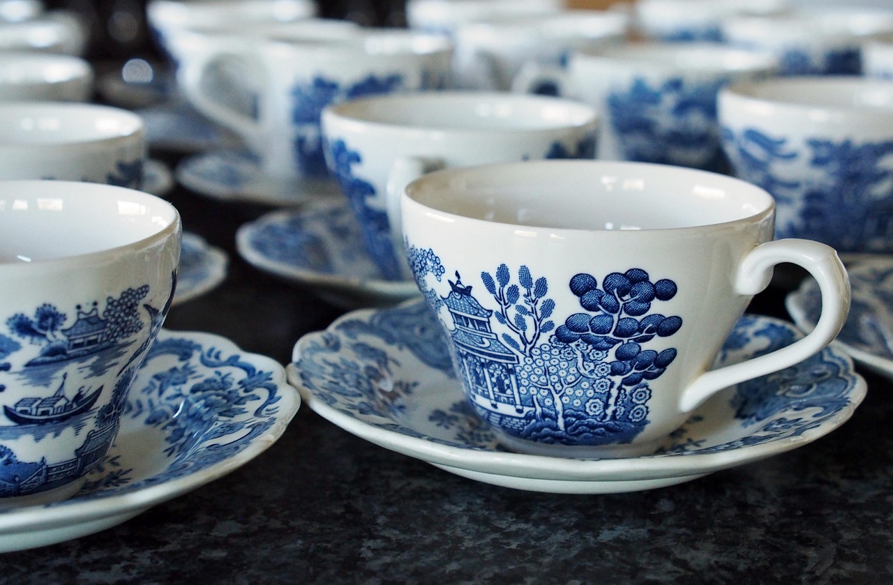 5 Vintage Kitchen Items Worth More Than They Cost New