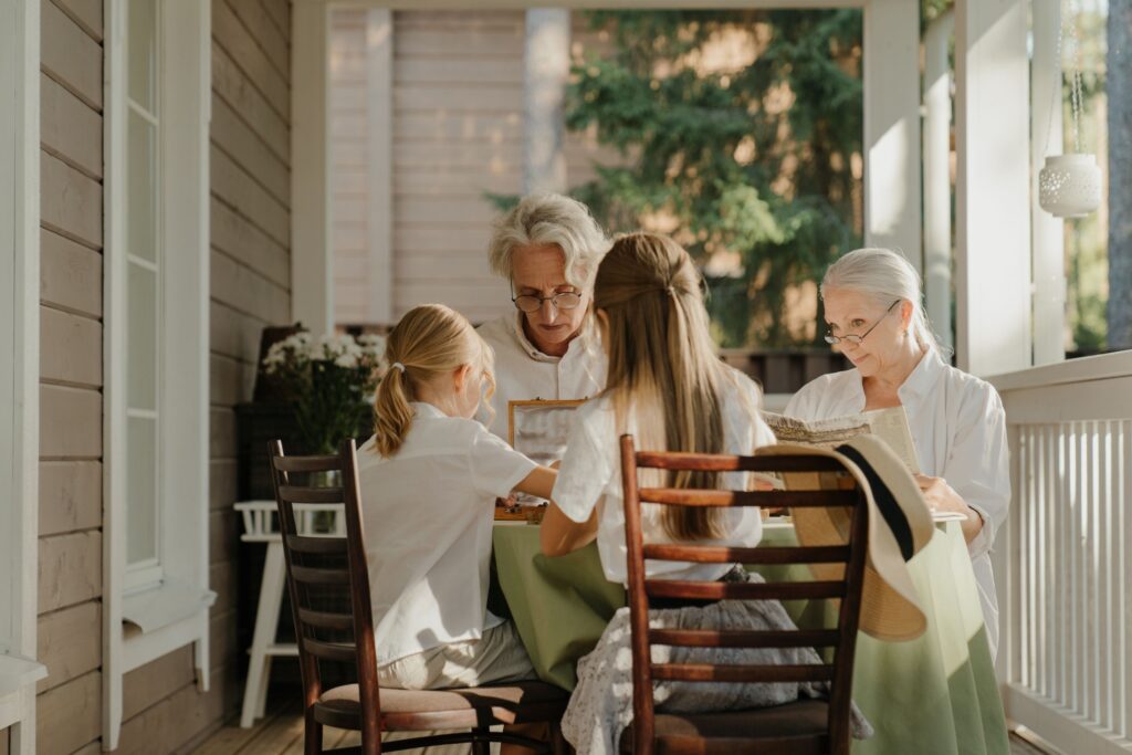 7 Old-Fashioned Family Night Rituals That Should Make A Comeback - Featured image