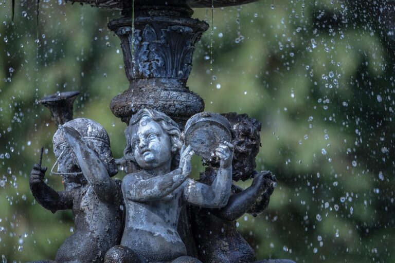 5 Garden Ornaments From the 1960s Worth More Than New Ones - Featured image