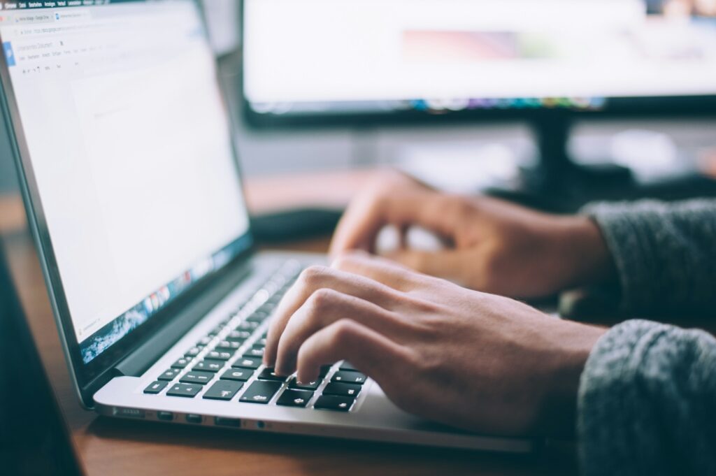 Why Your Wi-Fi Slows Down at the Exact Same Time Every Night - Featured image