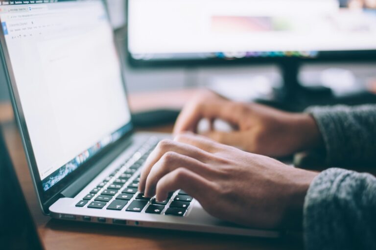 Why Your Wi-Fi Slows Down at the Exact Same Time Every Night - Featured image