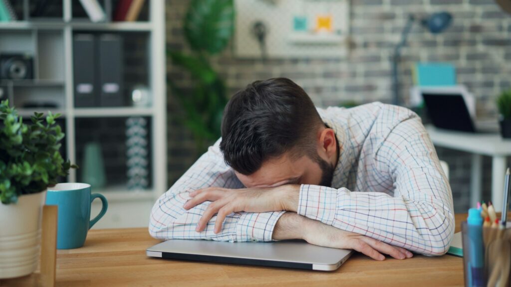 10 Sleep Habits That Are Secretly Wrecking Your Energy the Next Day - Featured image