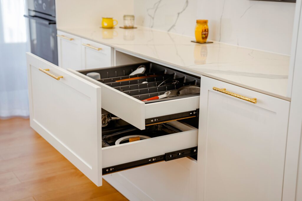 The Surprising Item Professional Organizers Never Keep in Kitchen Drawers - Featured image