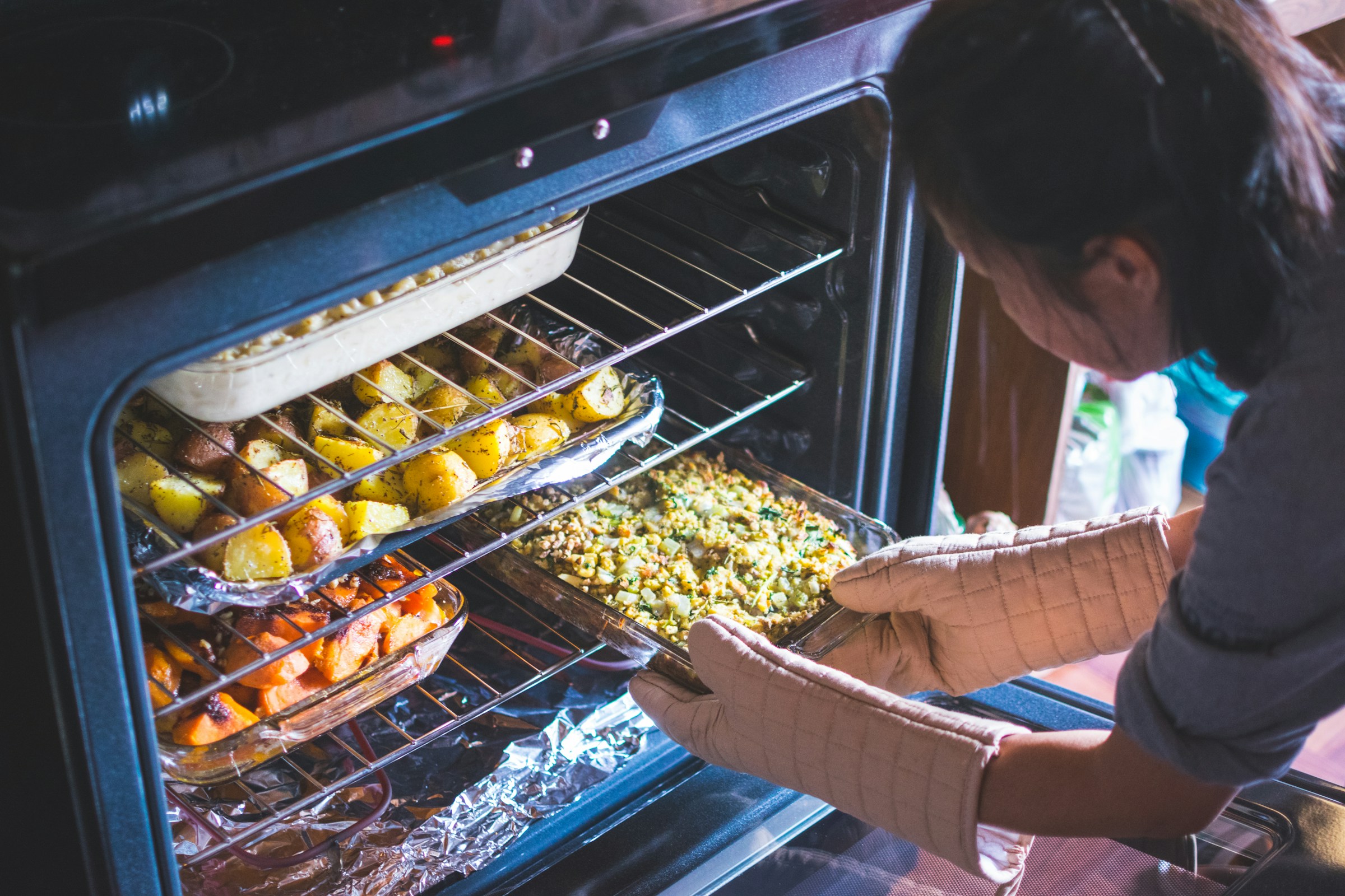 Why Professional Bakers Never Open the Oven Door Early