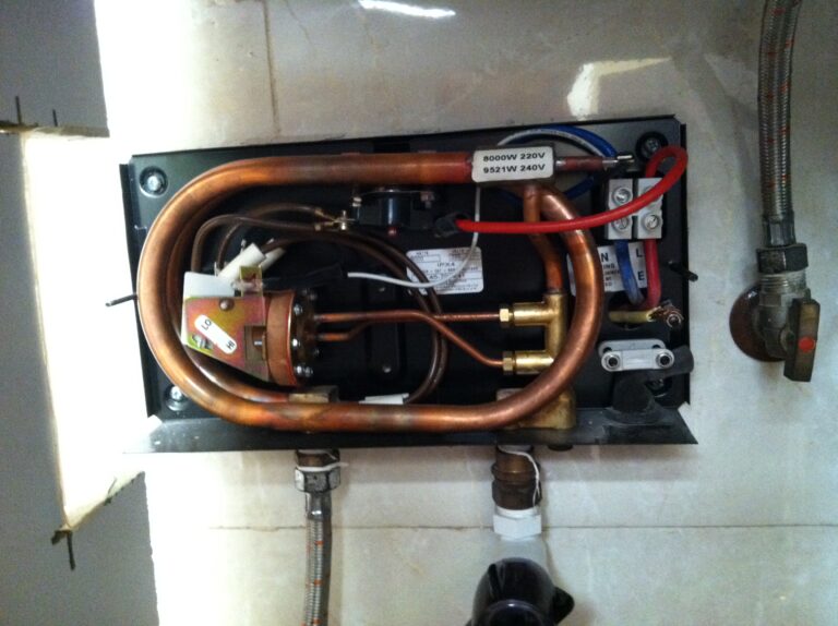 5 Signs Your Water Heater Is About to Fail - Featured image