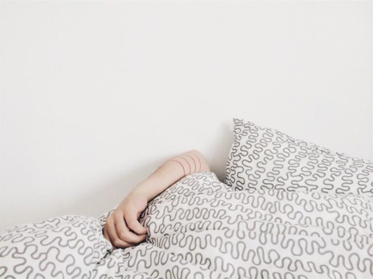 The Bedtime Habits Grandparents Swore By That Sleep Experts Now Recommend - Featured image