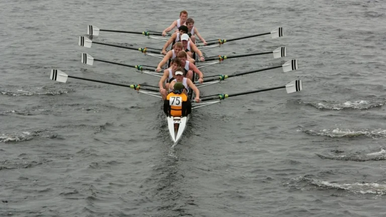 American Woman Rows Solo Across Pacific, Breaks Records - Featured image