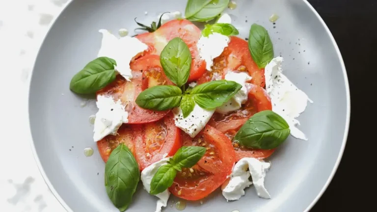 The Five-Star Salad That Turns Halloumi, Peach and Cucumber Into an Instant Summer Classic - Featured image