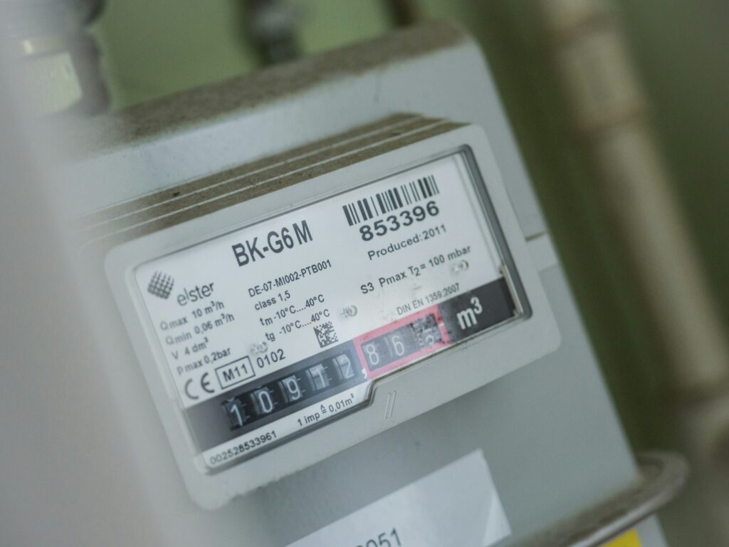 The Utility Company Scam That Targets Homeowners Every Summer - Featured image