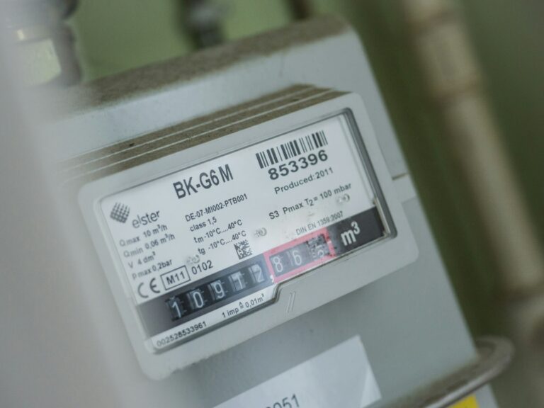 The Utility Company Scam That Targets Homeowners Every Summer - Featured image