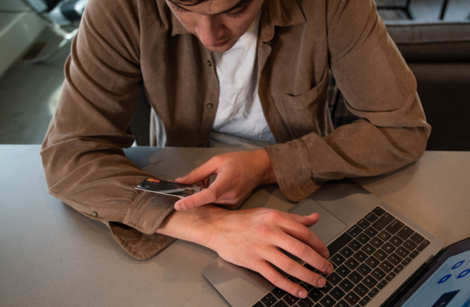 The Credit Card Perk Sitting Unused in 40% of Wallets - Featured image