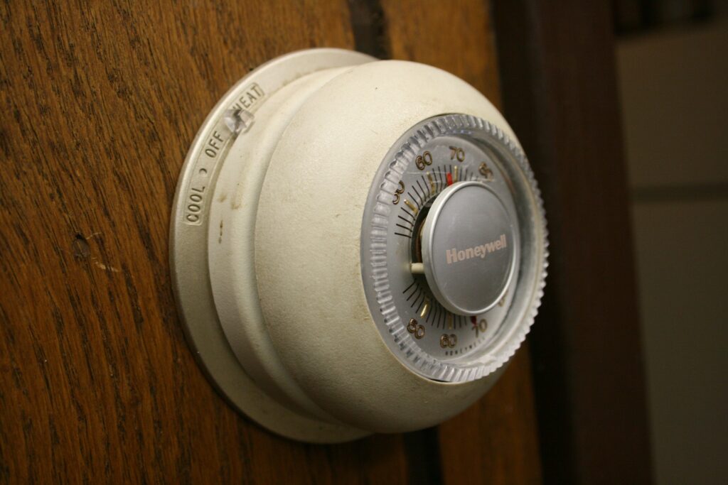 The Thermostat Fight Almost Every Household Has and Never Resolves - Featured image