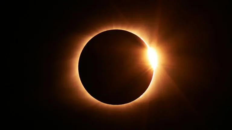 August 12 Brings Eclipse and Meteor Shower to U.S. Skies - Featured image
