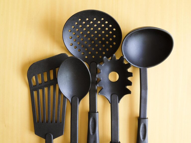 The Kitchen Habits That Are Quietly Ruining Your Cookware - Featured image